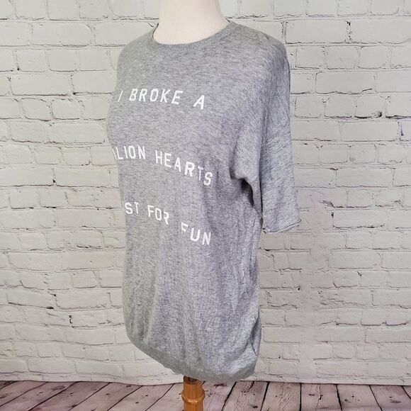 ZOE KARSSEN 𝅺Women's Gray Knit Graphic Top XS - Picture 3 of 8